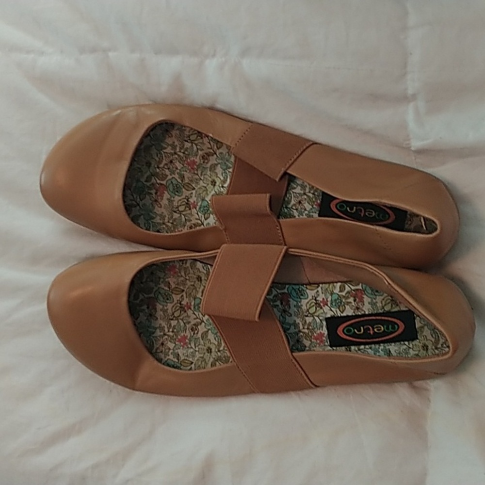 Metro leather slip on shoes